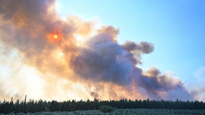 İzmir'deki orman yangını nedeniyle uçak seferlerinde aksama
