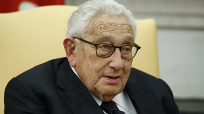 Rus komedyenler, eski ABD Dışişleri Bakanı Henry Kissinger'ı işletti