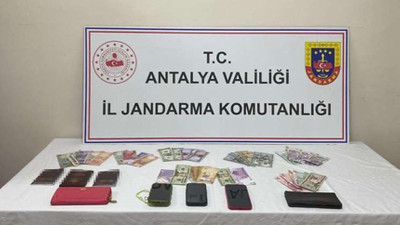 Antalya'da dolar ve gümüş kolye hırsızlığı yapan 3 kişi yakalandı