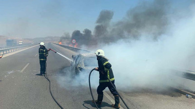 Gaziantep'te seyir halindeki araç yandı
