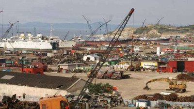 Libya’da uzun yıllar kimyasal atık depolamak için kullanılan tanker İzmir’de çıktı