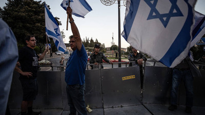 İsrail'de halk, meclise girmeye çalıştı: Gözaltılar var