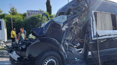 Tur minibüsünün TIR'la çarpıştığı kazada ölü sayısı arttı