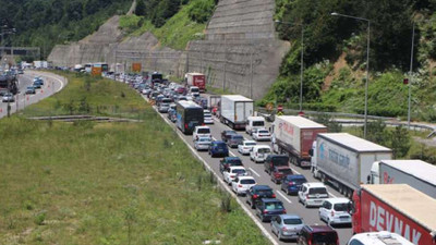 İstanbul yönü ulaşıma kapandı: TEM'de 3 ayrı kaza