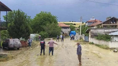 Uşak'ta sağanak yağış sonucu dereler taştı, evleri su bastı, tarım alanları zarar gördü