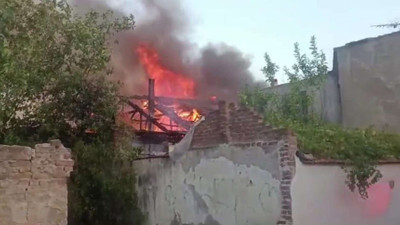 İzmir'de yangın: 5 ev zarar gördü