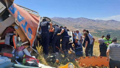 Malatya'da kamyon şarampole devrildi: 2 ölü, 2 yaralı