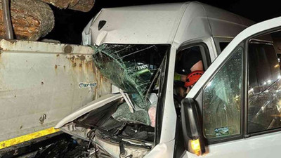 Anadolu Otoyolu’nda feci kaza: Minibüs, tomruk yüklü TIR'a çarptı