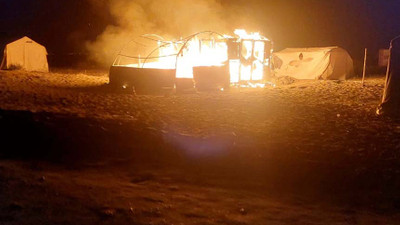 Hatay'da kamp ateşi nedeniyle tatilcilerin çadırı yandı
