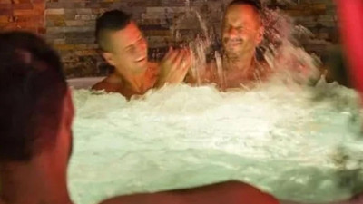 Eşcinsel ilticacılara 'bedava sauna giriş kartı' dağıtıldı