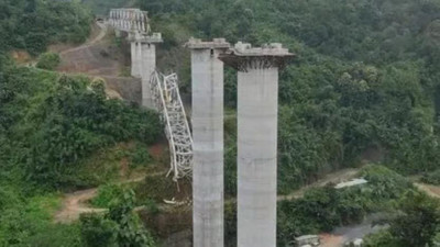 Demir yolu köprüsü çöktü: 26 işçi hayatını kaybetti