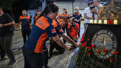 Marmara Depremi'nde hayatını kaybedenler Avcılar'da anıldı
