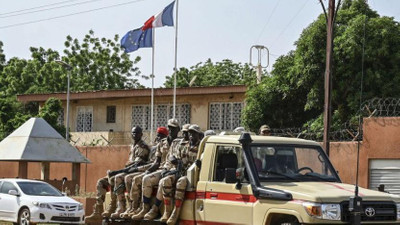 Nijer'de polise talimat verildi: Fransız büyükelçi sınır dışı edilecek