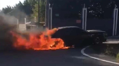 Silivri'de bir otomobil seyir halindeyken yandı, sürücü ölümden döndü