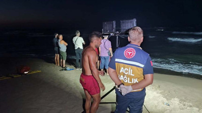 Karasu'da denize giren 2 kişiden 1'i kayboldu