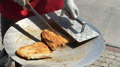 Hissedilen sıcaklık 50 dereceyi aştı: Güneşte tost pişti