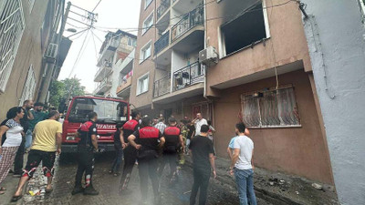 İzmir'de apartman yangını: Mahsur kalanları itfaiye kurtardı