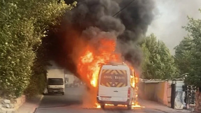 İstanbul’da servis aracı alev alev yandı