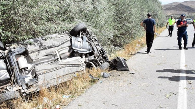 Sivas'ta iki otomobil çarpıştı: 1’i bebek 5 yaralı