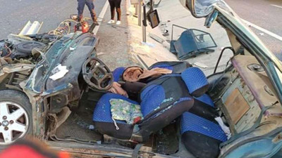 Kütahya'da feci kaza: Otomobil hurda yığınına döndü
