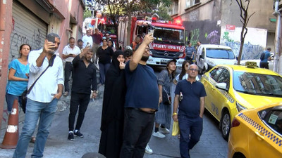 Beyoğlu’nda intihar girişimi: Yol kapandı, mahalleli seyretti