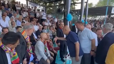 Bilal Erdoğan, Turhan Çömez'in elini sıkmadı