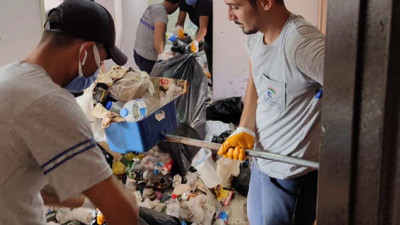 Adana'da bir evden yaklaşık 20 ton çöp çıktı