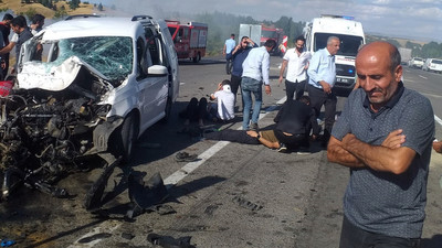 Bingöl'de feci kaza: Vinç kamyonu yandı, çok sayıda yaralı var