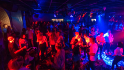 Gece kulübüne operasyon düzenlendi: Yüzlerce turisti dolandırmışlar