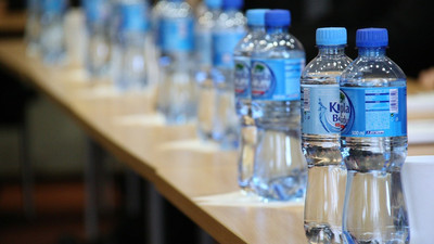 Depremzede içme suyu beklerken AKP'li belediye 'soğuk içecek alımı' ihalesine çıktı