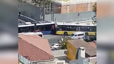 İETT otobüsü, tramvaya çarptı