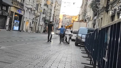 İstiklal Caddesi'nde iki grup arasında tekme tokat kavga
