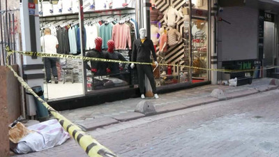 Zeytinburnu'nda silahlı saldırganlar mağazaya kurşun yağdırdı: Ölü ve yaralı var