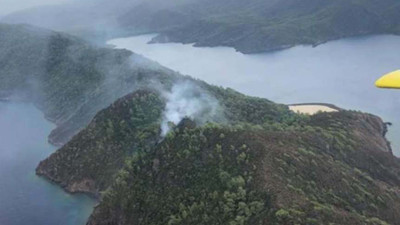Marmaris'te ormanlık alana yıldırım düşmesi sonucu yangın çıktı