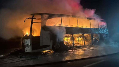 Sivas'ta seyir halindeki yolcu otobüsü yandı