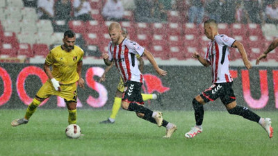 Samsunspor-İstanbulspor maçı sağanak sebebiyle ertelendi