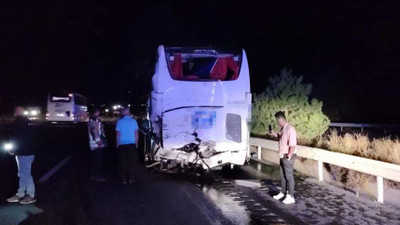 TIR, yolcu otobüsüne çarptı: 27 kişi yaralandı