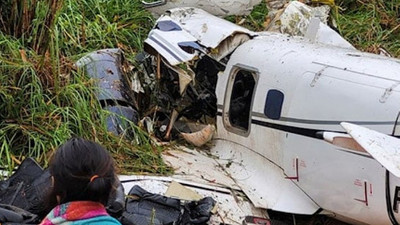 Turistleri taşıyan uçak düştü: Çok sayıda ölü
