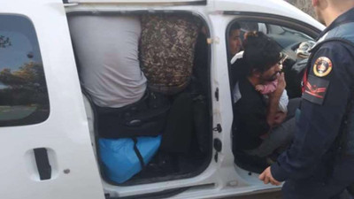 Çanakkale'de 7 kişilik araçtan 16 kaçak göçmen çıktı