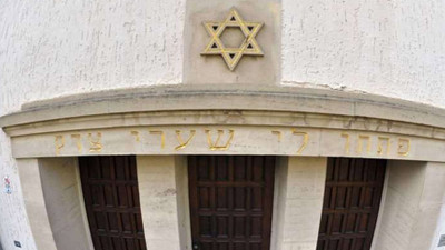 Almanya'da sinagoga molotof kokteylli saldırı