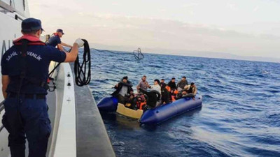 Balıkesir’de lastik botlardaki 108 düzensiz göçmen kurtarıldı