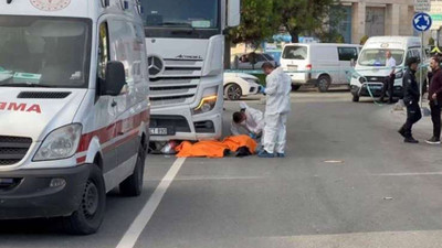 Arnavutköy'de hafriyat kamyonunun altında kalan kadın hayatını kaybetti