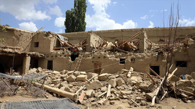 Afganistan'da 11 dakika arayla iki deprem