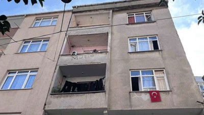 İstanbul'da korku dolu anlar: Binanın zemini kaydı