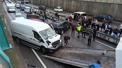 D-100'de zincirleme kaza: 7 araç kazaya karıştı, İstanbul yönü trafiğe kapandı