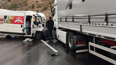 Erzincan'da feci kaza: Ölü ve yaralılar var