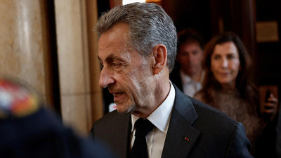 Eski Fransa Cumhurbaşkanı Sarkozy'ye dolandırıcılık suçlaması