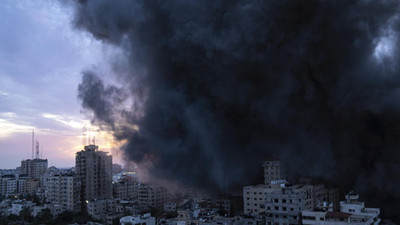 İsrail, Gazze'de 14 katlı binayı vurdu