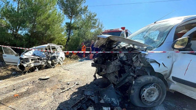 Manisa'da araçlar birbirine girdi: 2 ölü ve yaralılar var