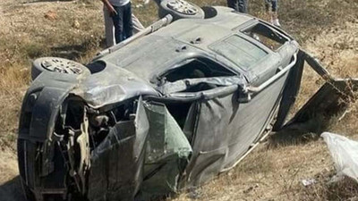 Antalya'da araç şarampole devrildi: 2 kişi yaralandı